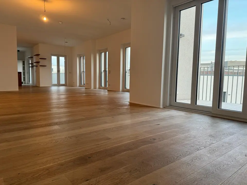 4 Zimmer Wohnung mit 200 m² in Frankfurt am Main – Bild 1