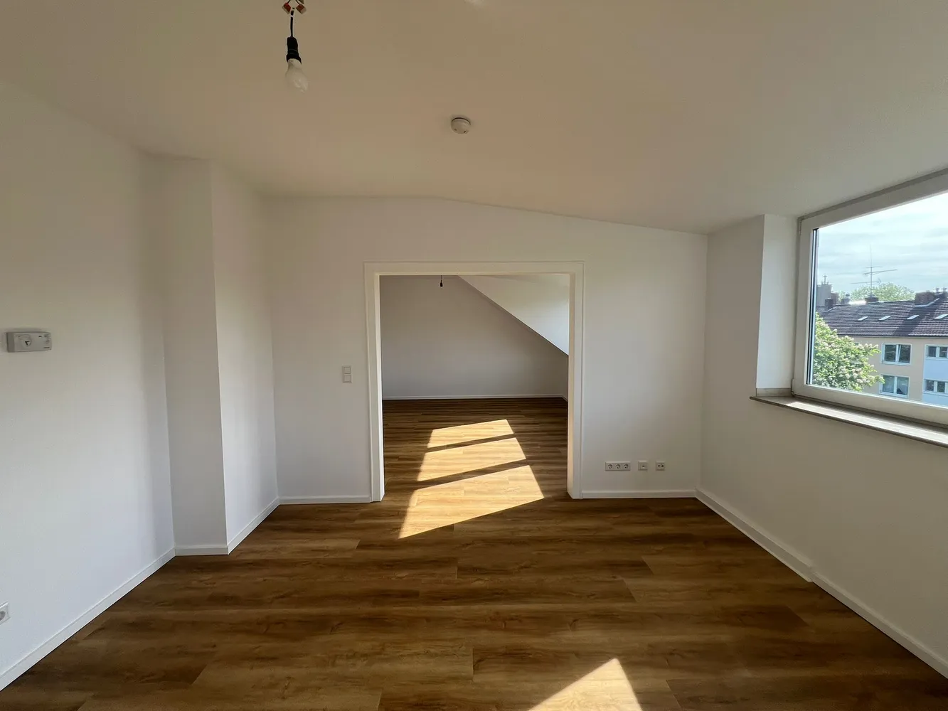 4 Zimmer Wohnung mit 108 m² in Düsseldorf – Bild 2