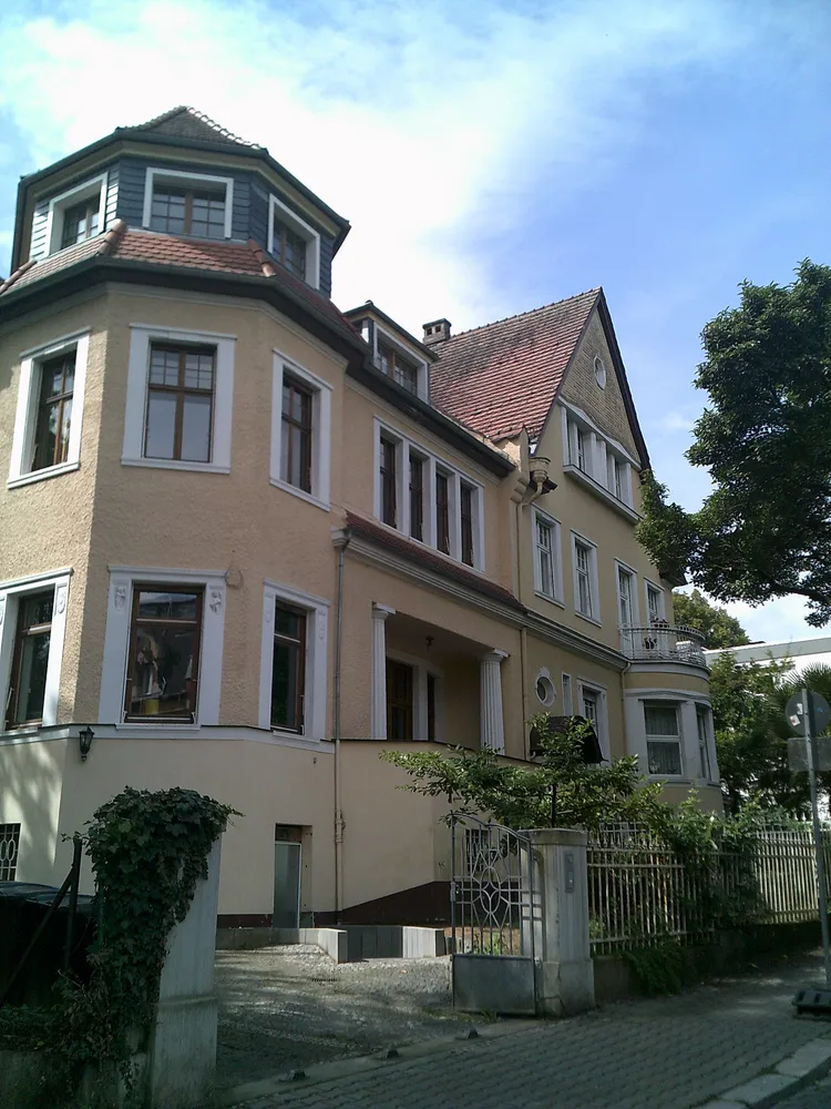 2 Zimmer Wohnung mit 108 m² in Wiesbaden – Bild 2