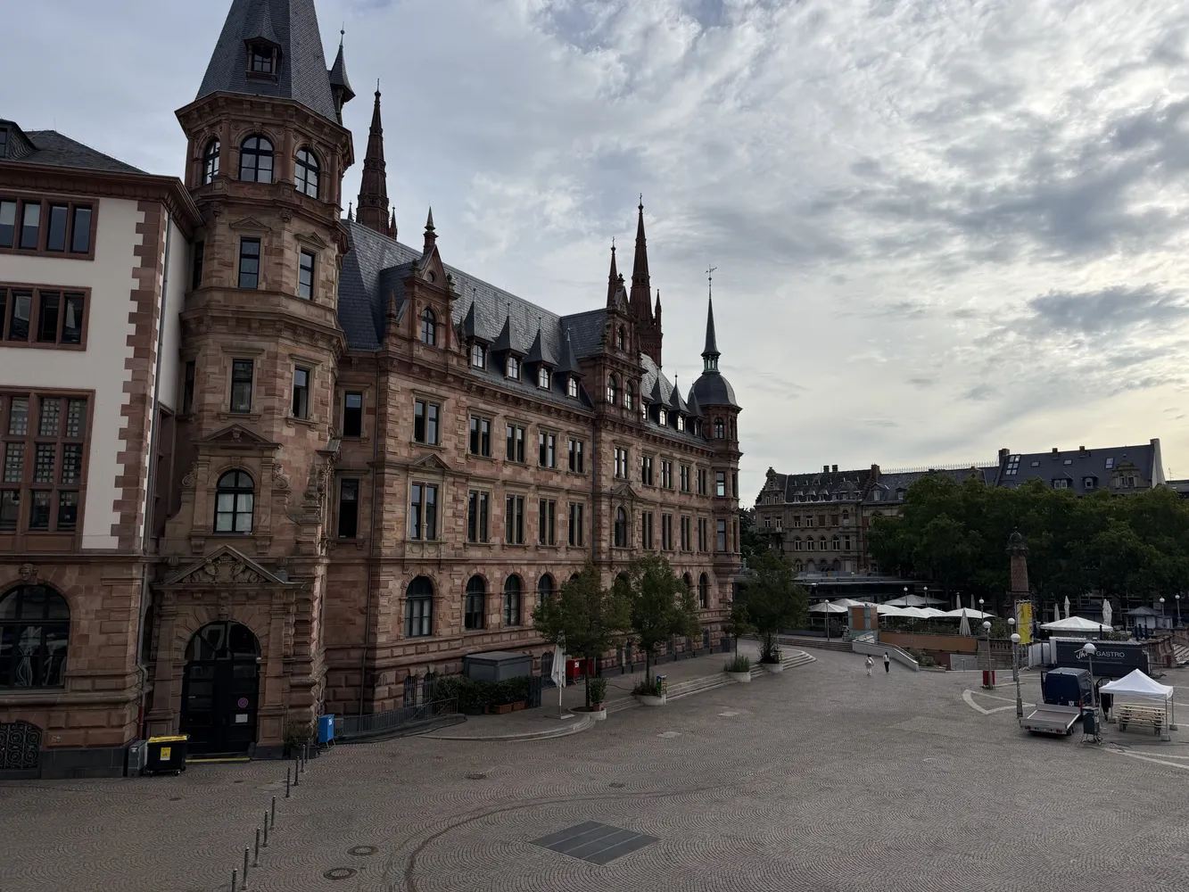 3 Zimmer Wohnung mit 91 m² in Wiesbaden – Bild 2
