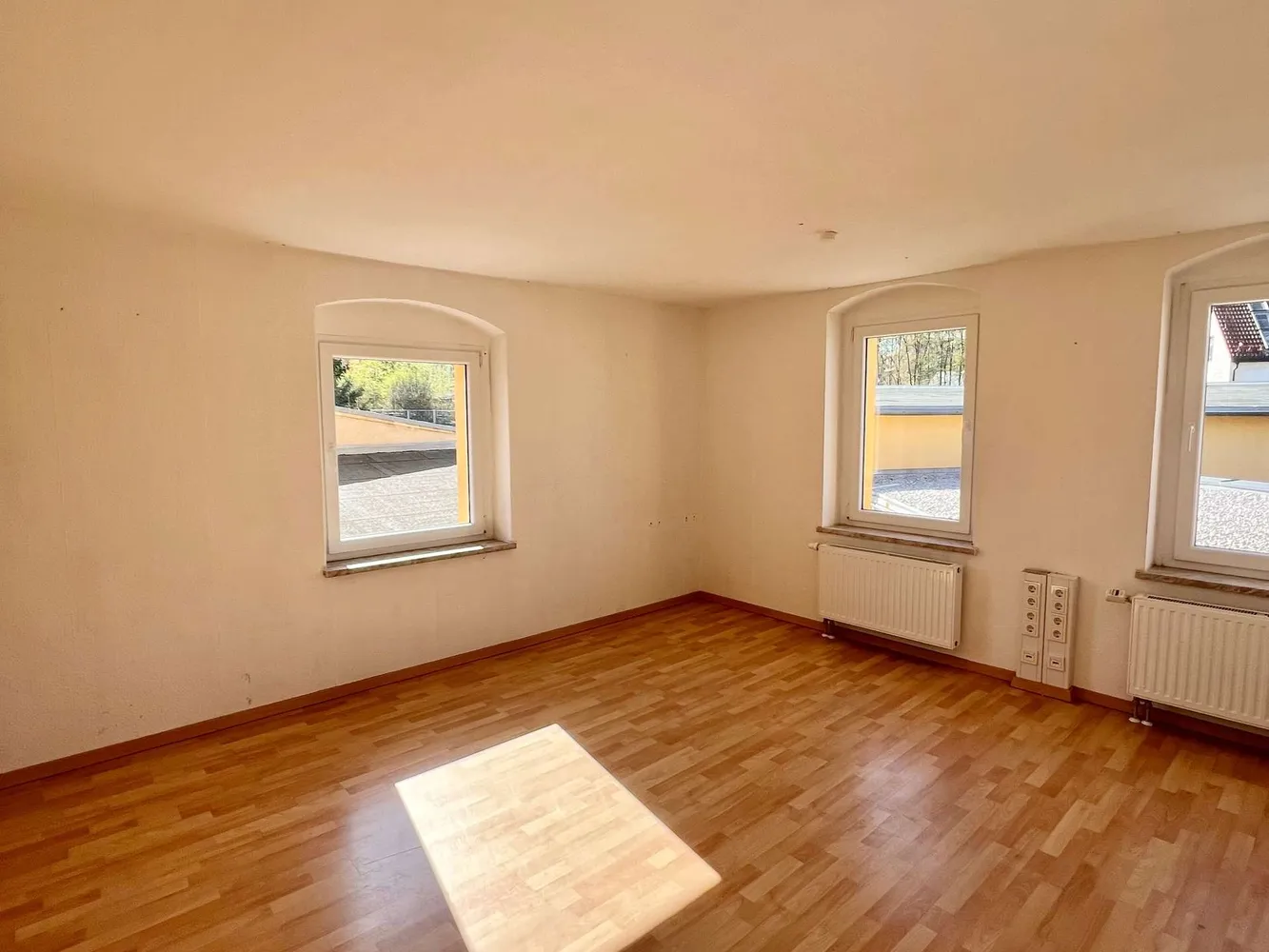 5 Zimmer Wohnung mit 100 m² in Freiberg – Bild 2