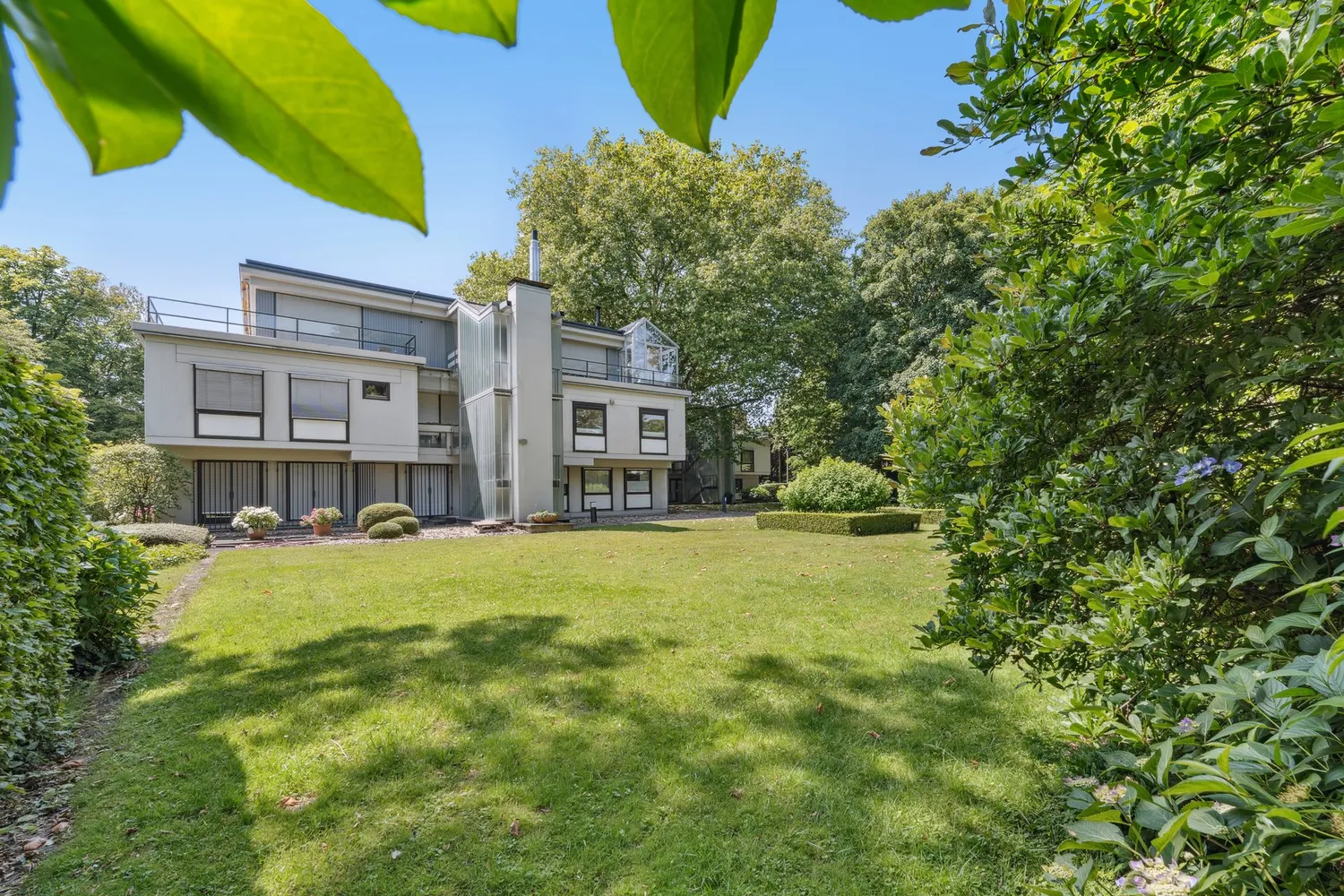 4 Zimmer Wohnung mit 152 m² in Düsseldorf – Bild 2