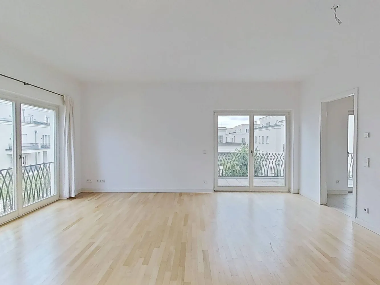 2 Zimmer Wohnung mit 92 m² in Düsseldorf – Bild 2