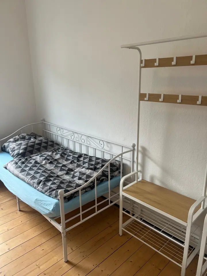 7 Zimmer Wohnung mit 12 m² in Bielefeld – Bild 1