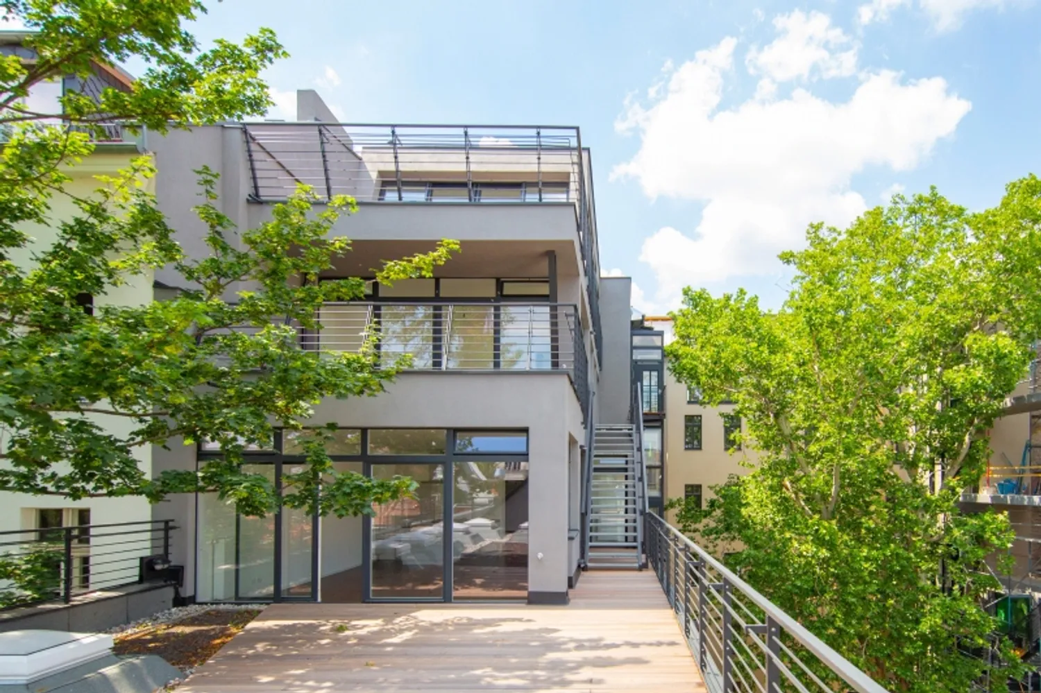 2 Zimmer Wohnung mit 108 m² in Berlin – Bild 1