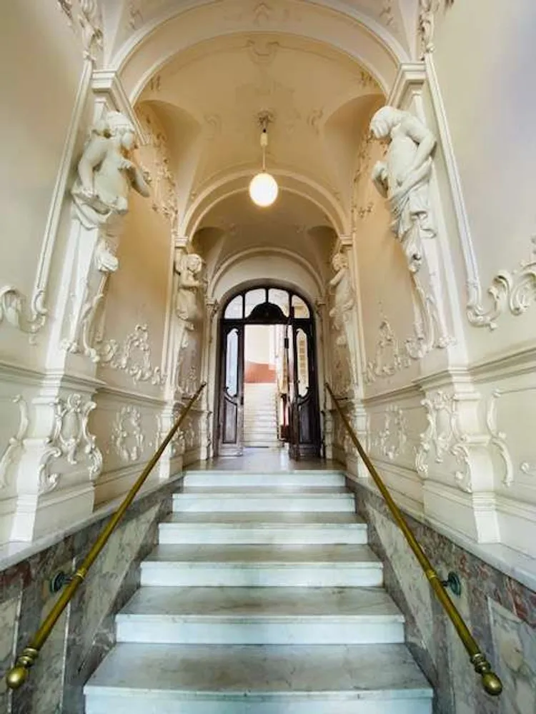 5 Zimmer Wohnung mit 157 m² in Wiesbaden – Bild 3