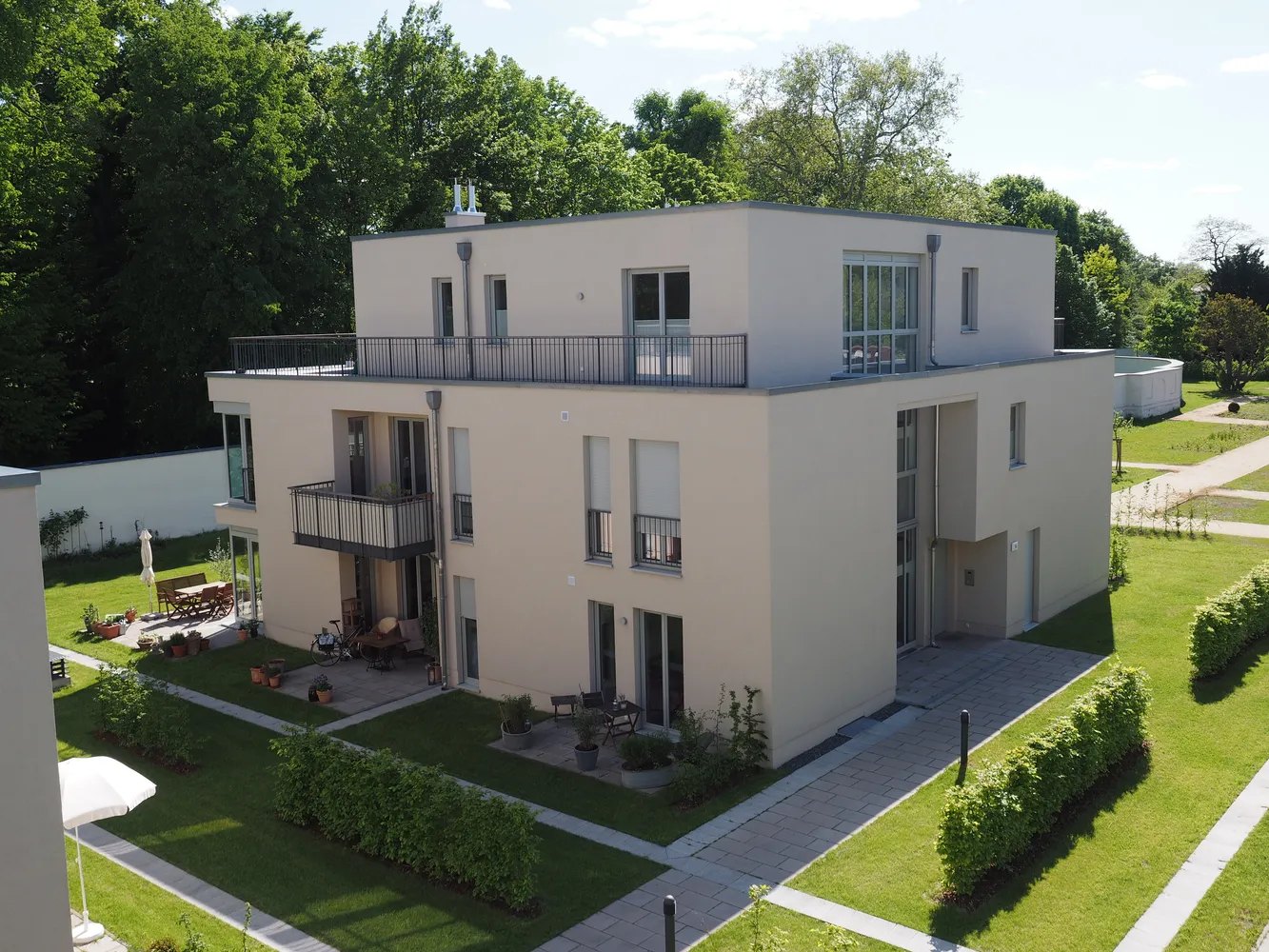 4 Zimmer Wohnung mit 151 m² in Berlin – Bild 2