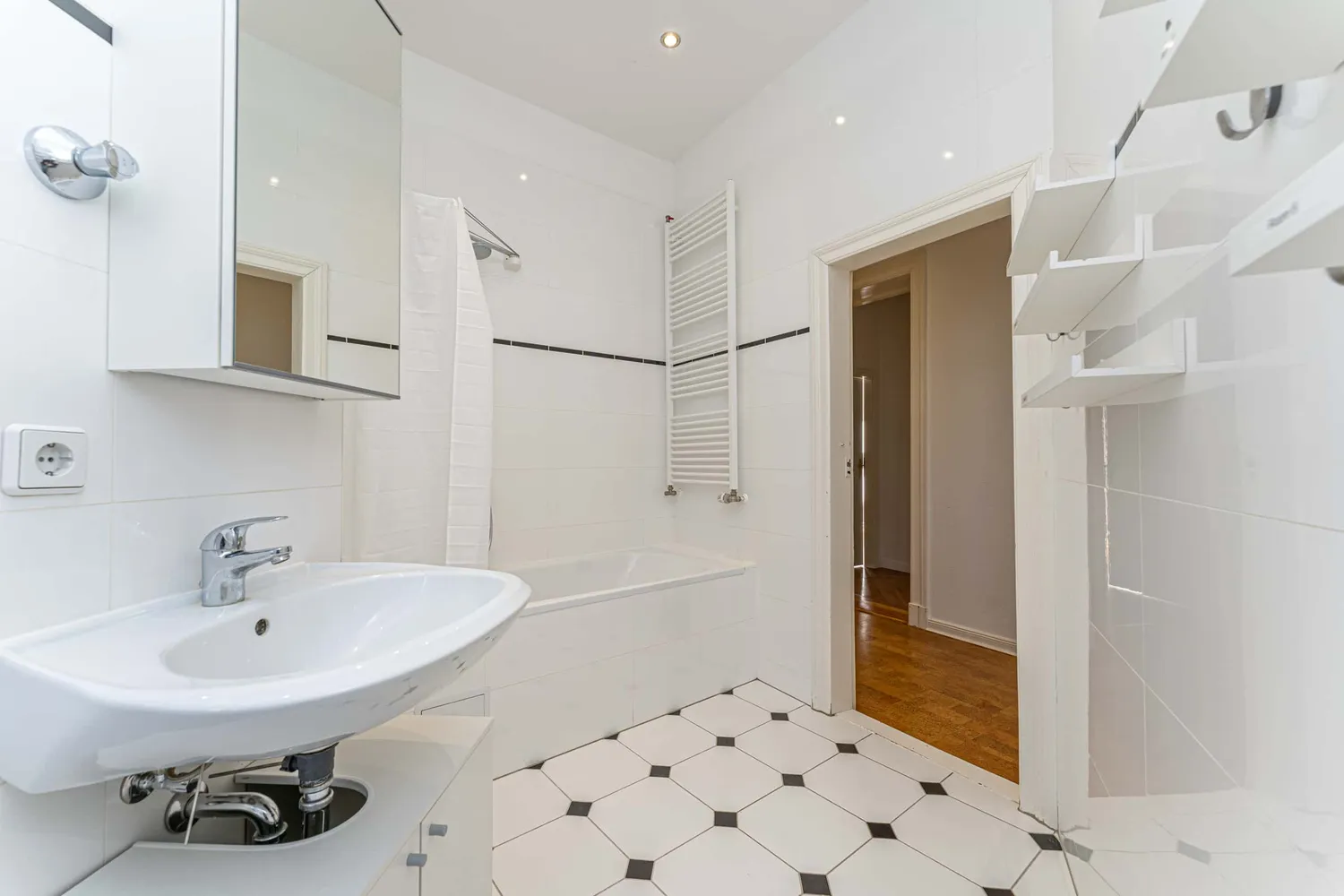 Shared room with 15 m² in Berlin – Photo 5