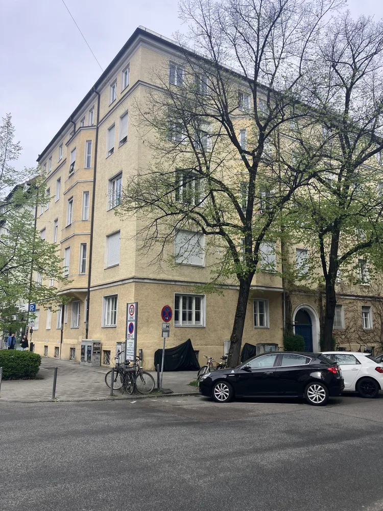 7 Zimmer Wohnung mit 196 m² in München – Bild 1