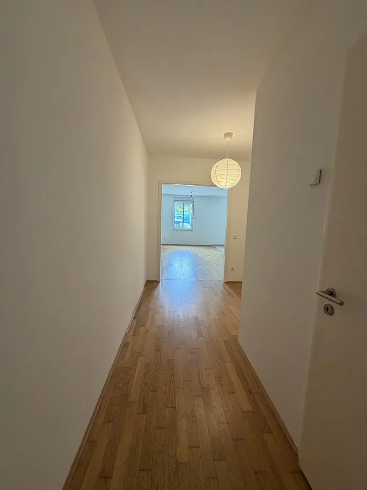 2 Zimmer Wohnung mit 82 m² in Berlin – Bild 11