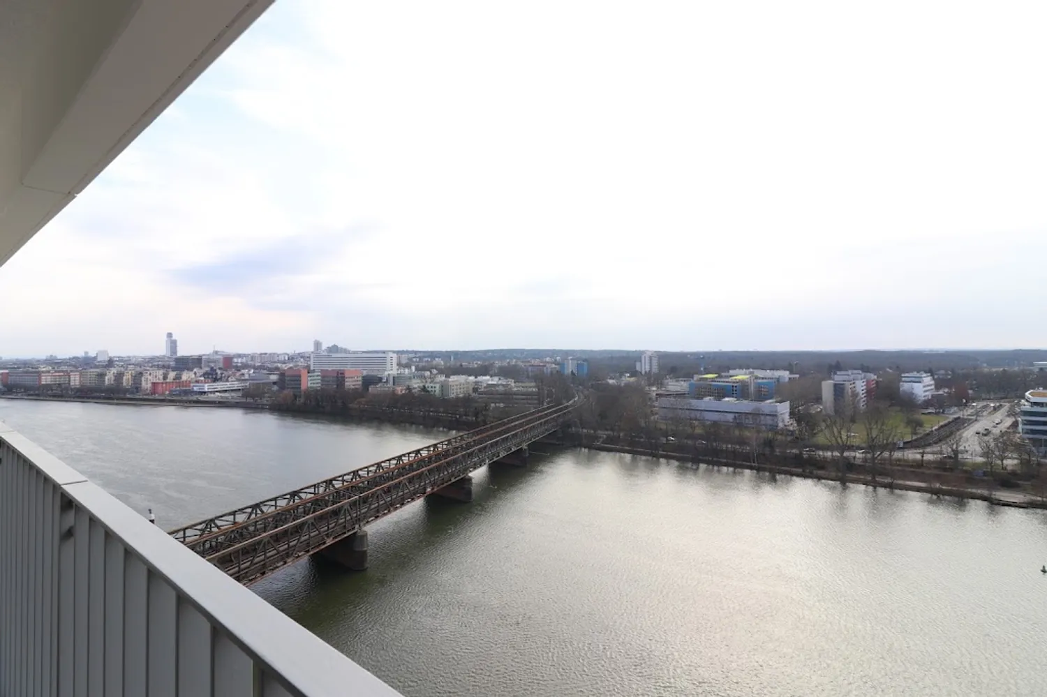 5 Zimmer Wohnung mit 191 m² in Frankfurt am Main – Bild 1