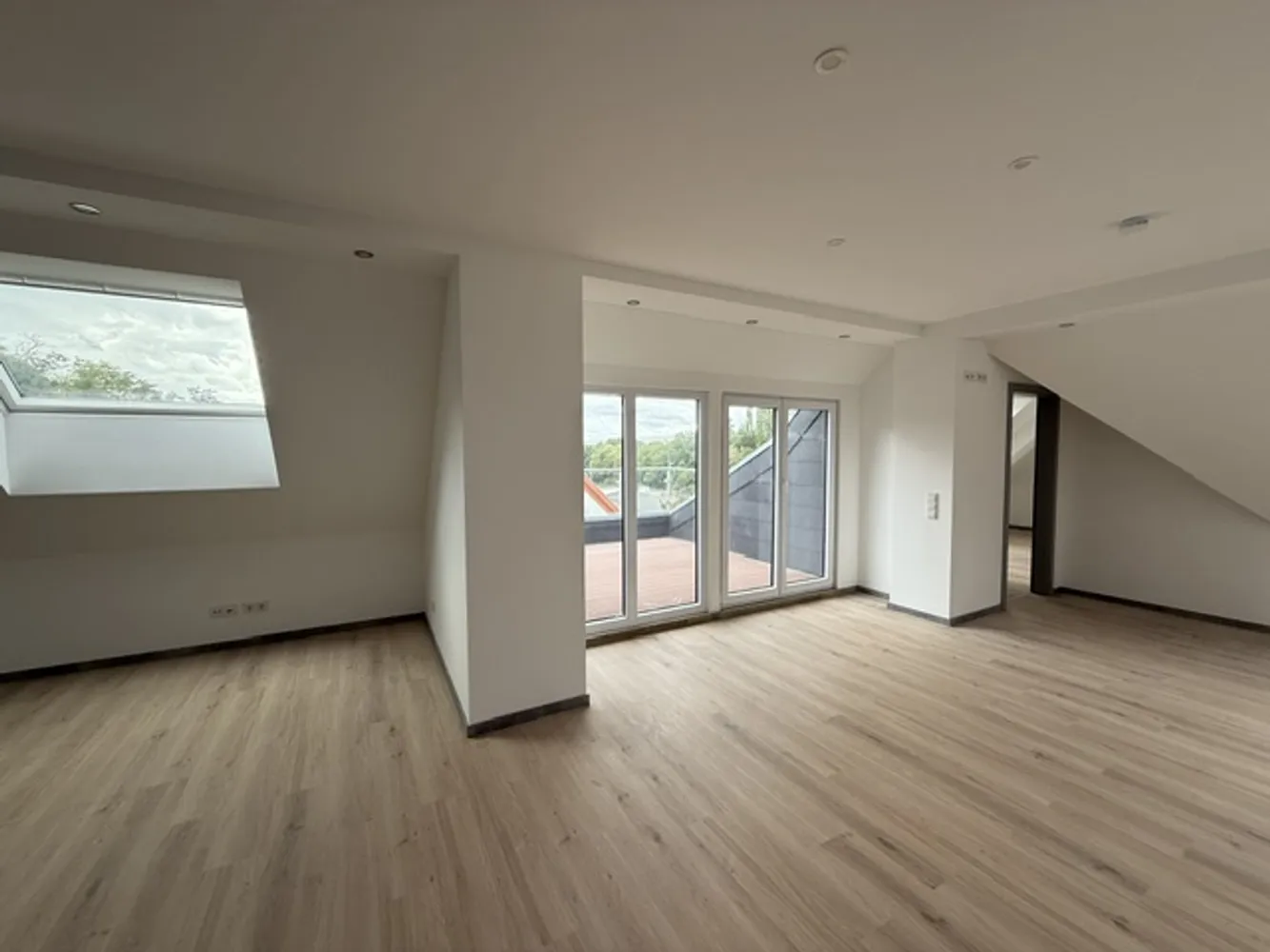 3 room apartment with 100 m² in Saarbrücken – Photo 2