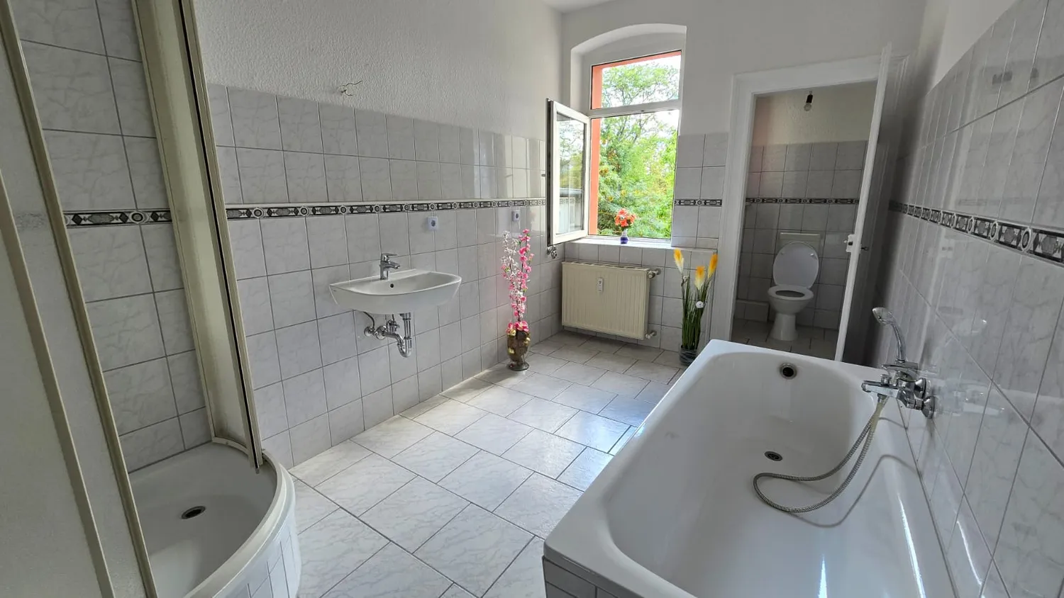 3 Zimmer Wohnung mit 98 m² in Naumburg (Saale) – Bild 1
