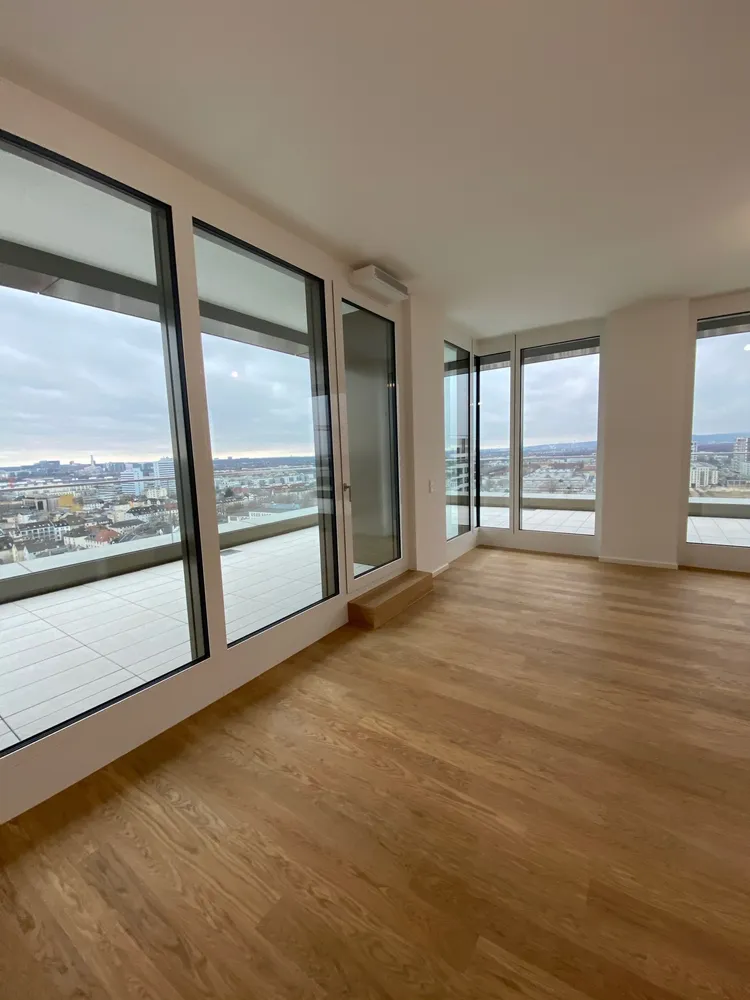 4 Zimmer Wohnung mit 200 m² in Frankfurt am Main – Bild 1