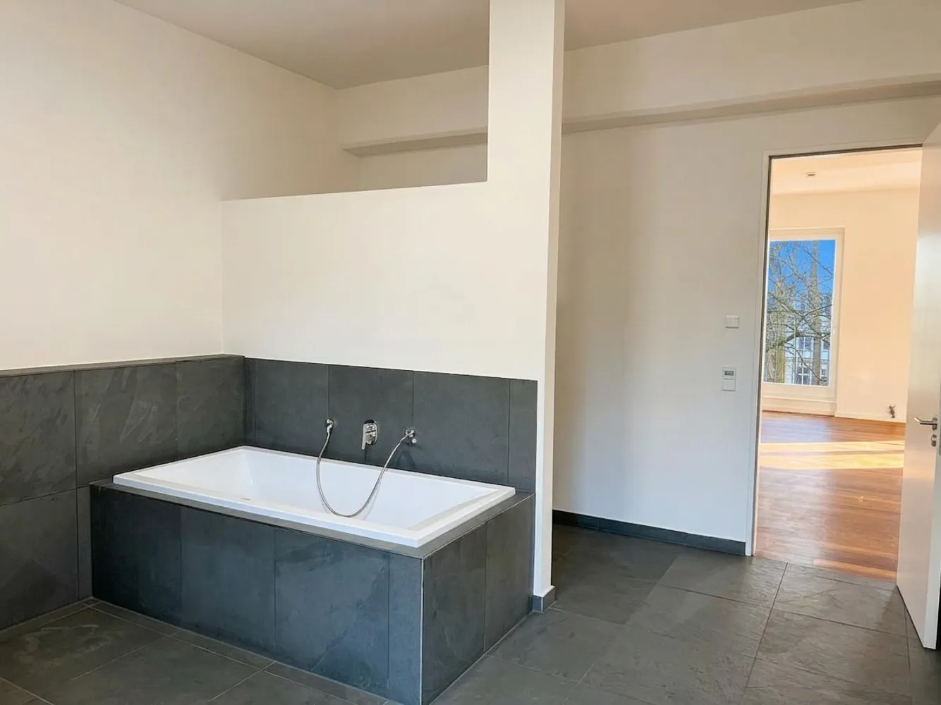 2 Zimmer Wohnung mit 230 m² in Berlin – Bild 5