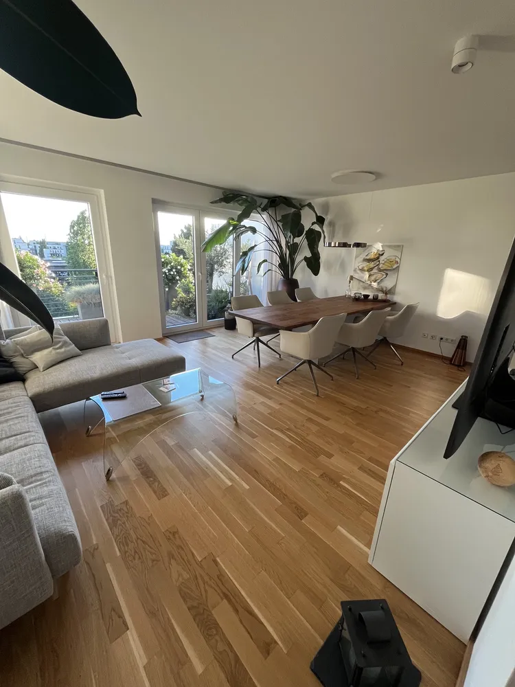 6 Zimmer Wohnung mit 151 m² in Düsseldorf – Bild 1