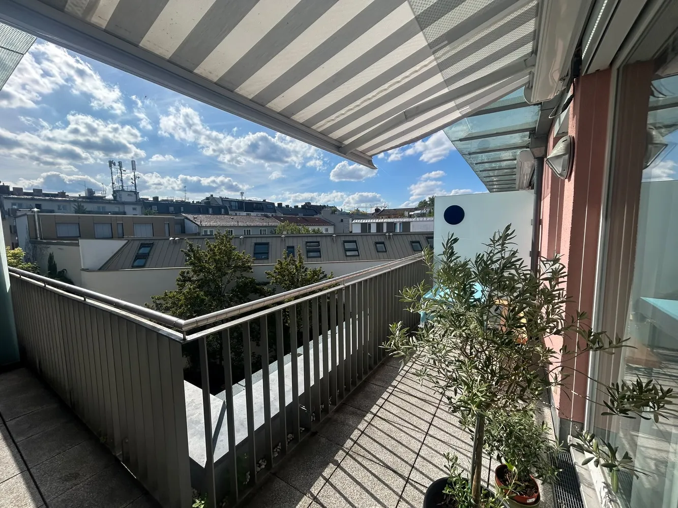 2 room apartment with 55 m² in Munich – Photo 1