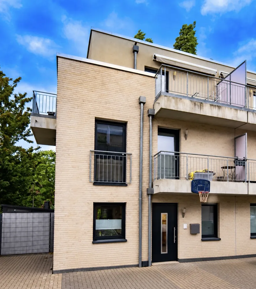 4 Zimmer Wohnung mit 107 m² in Düsseldorf – Bild 1