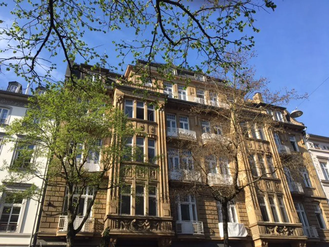 4 Zimmer Wohnung mit 121 m² in Wiesbaden – Bild 1
