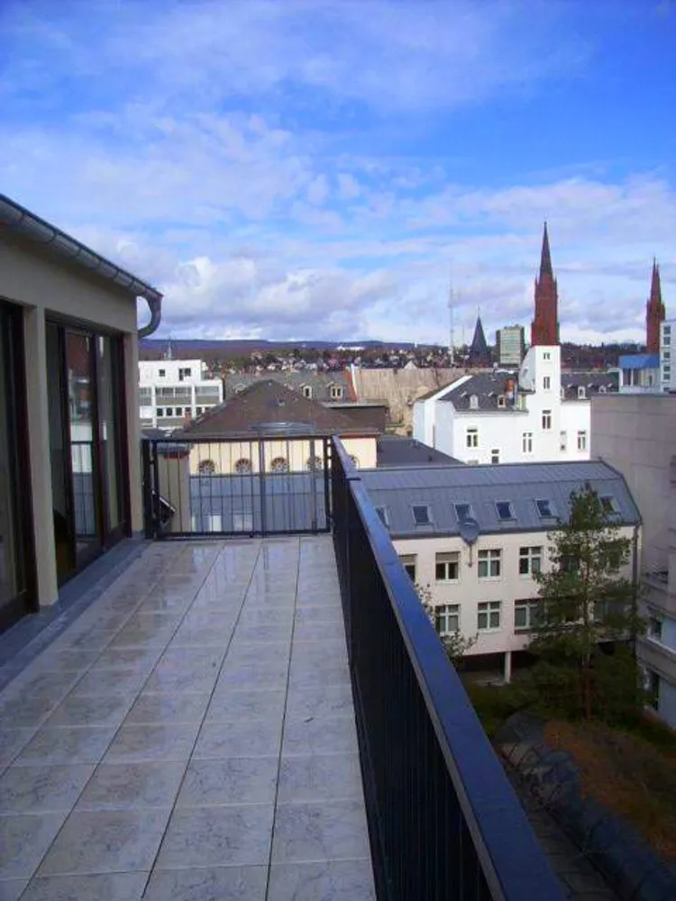 4 Zimmer Wohnung mit 131 m² in Wiesbaden – Bild 1
