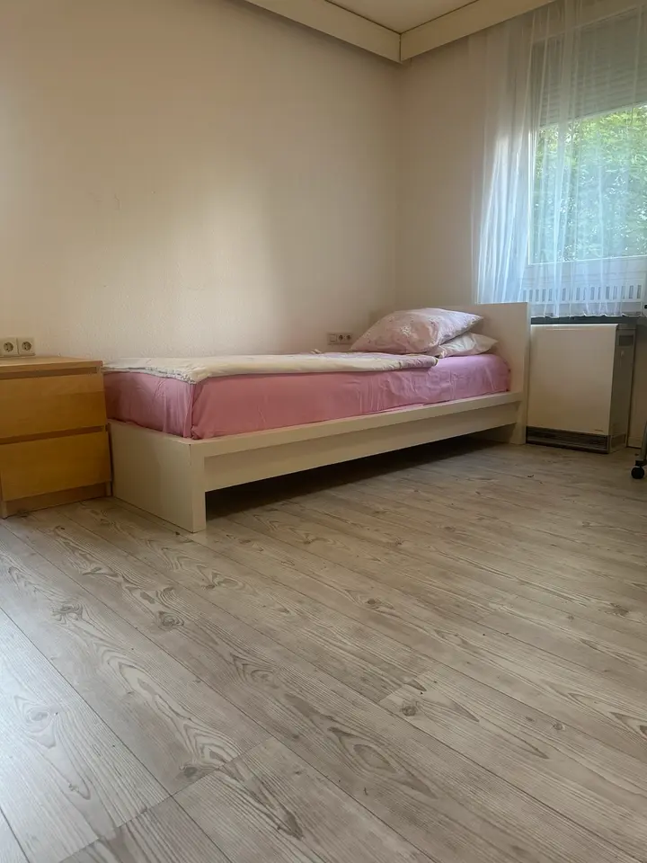 Shared room with 48 m² in Stuttgart – Photo 1