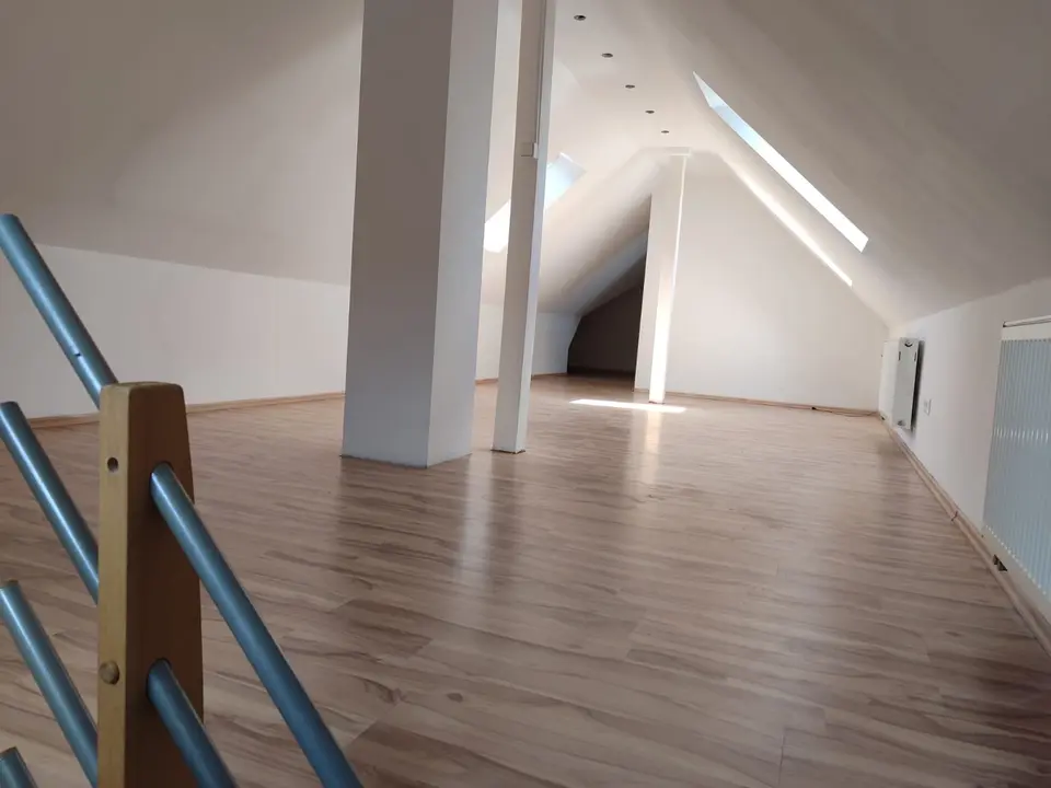 6 Zimmer Wohnung mit 140 m² in Kassel – Bild 1