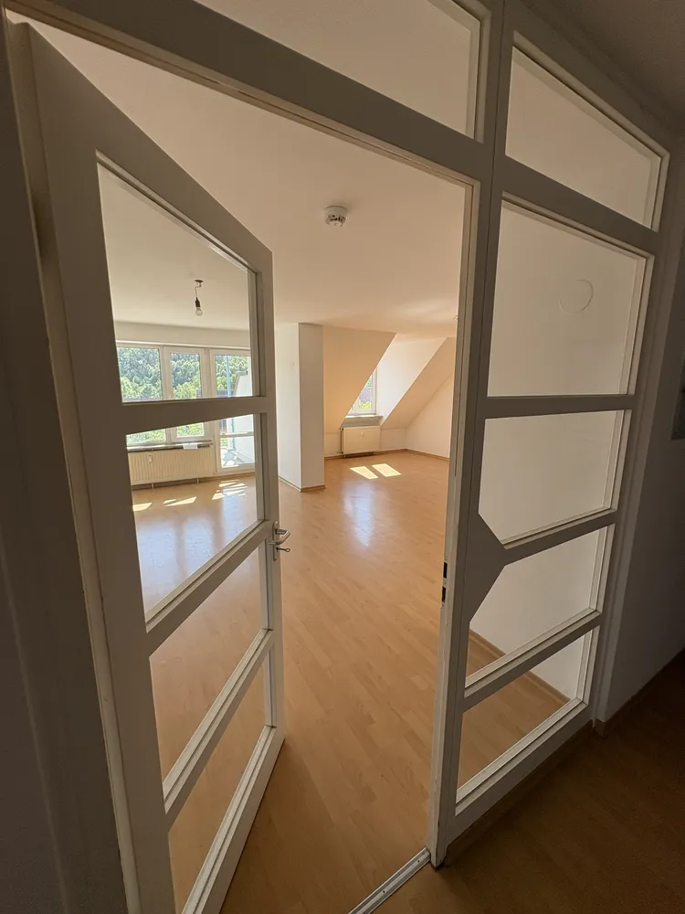 4 Zimmer Wohnung mit 122 m² in Regensburg – Bild 2