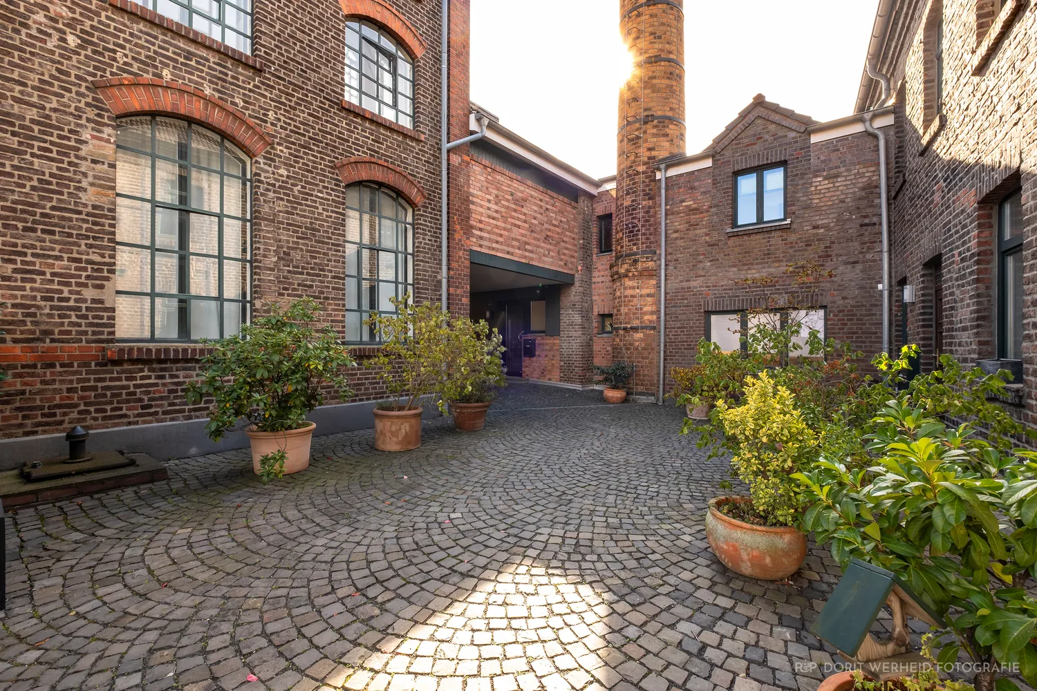 2 Zimmer Wohnung mit 137 m² in Köln – Bild 2