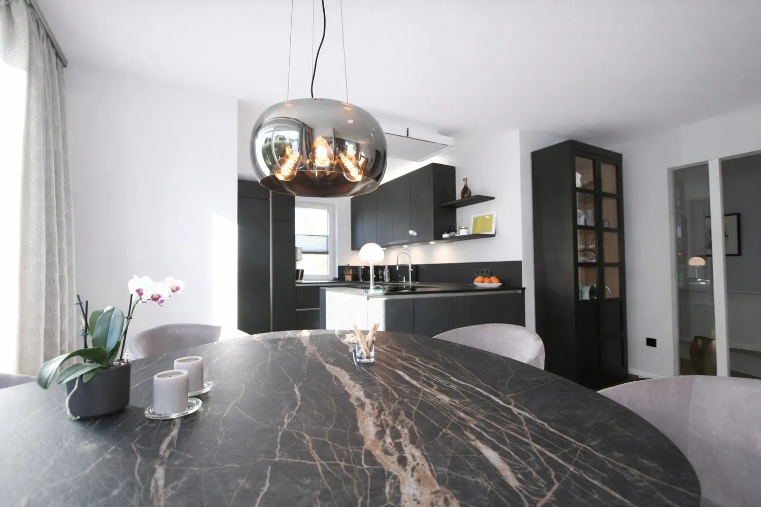 4 Zimmer Wohnung mit 110 m² in München – Bild 2