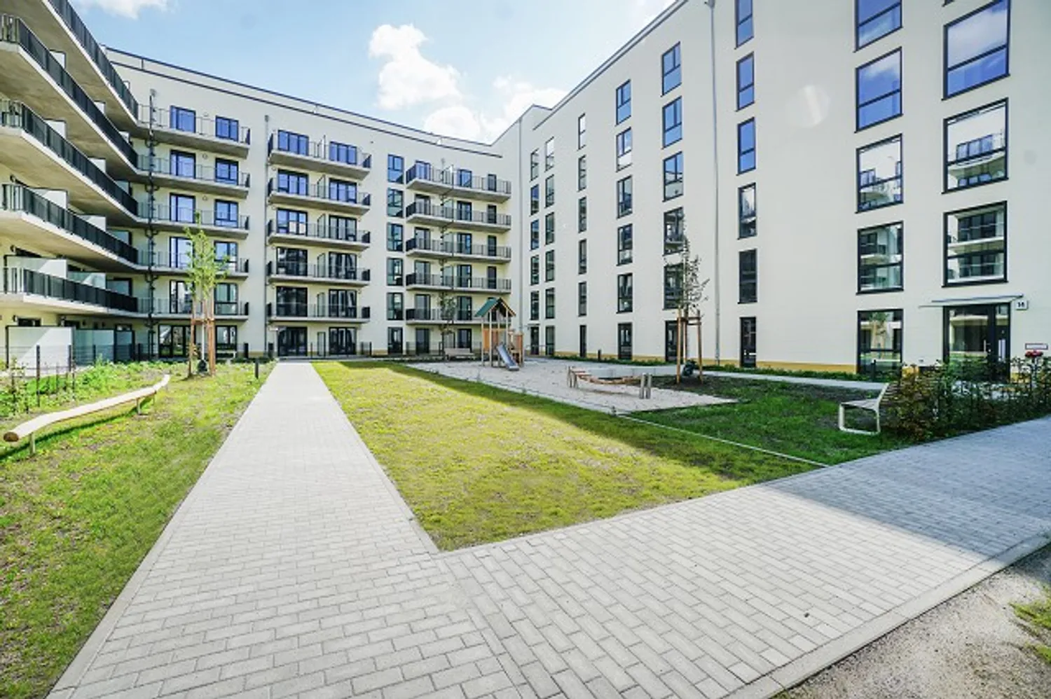 4 Zimmer Wohnung mit 96 m² in Berlin – Bild 1