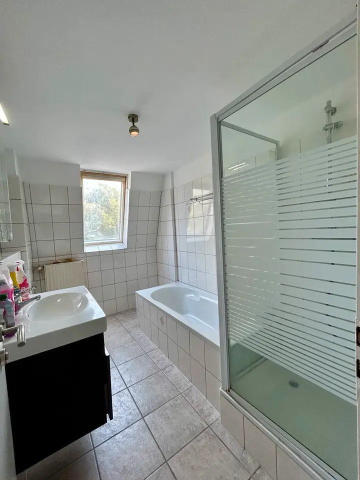 4 Zimmer Wohnung mit 108 m² in Krefeld – Bild 9