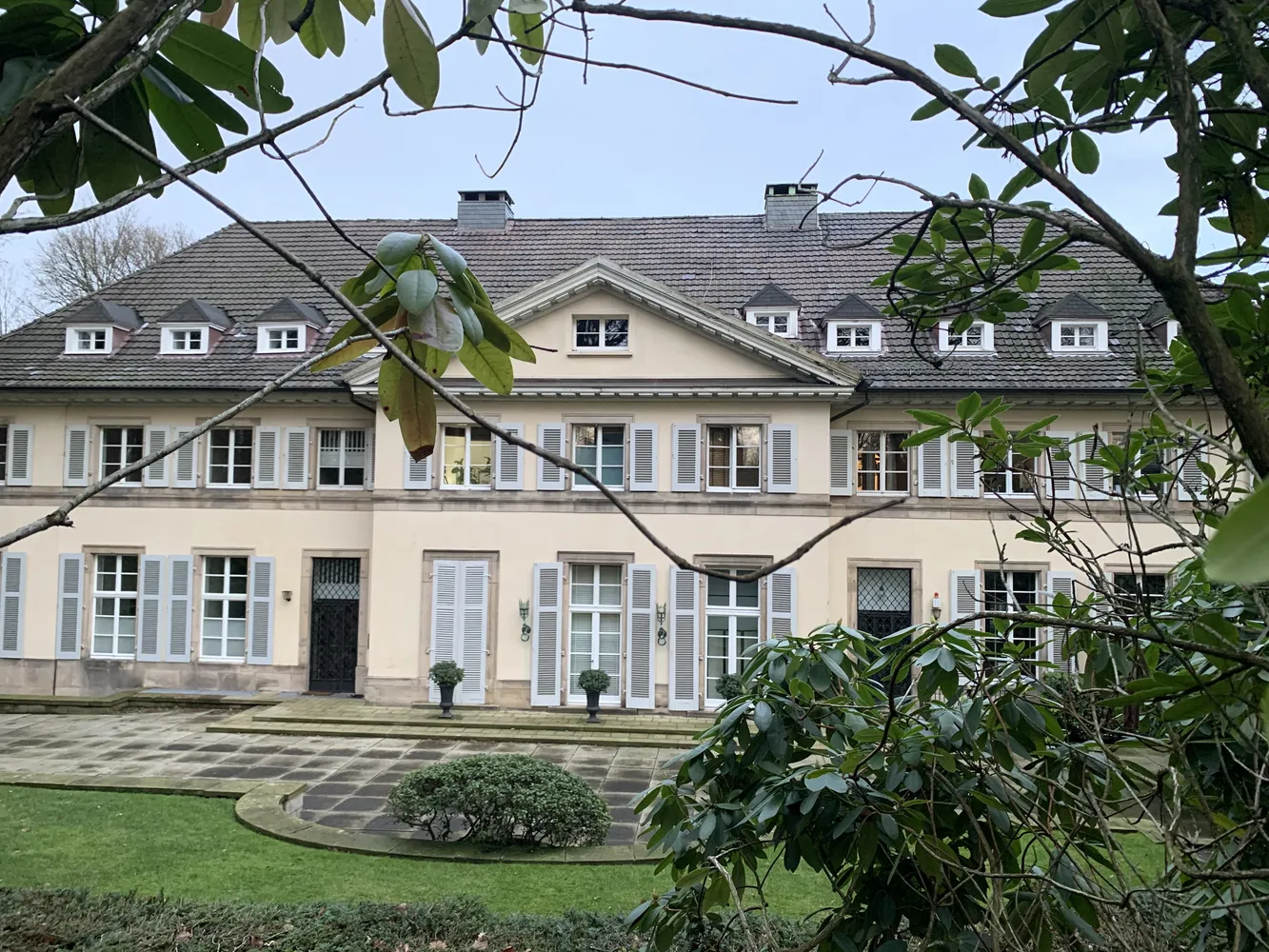4 Zimmer Wohnung mit 145 m² in Wuppertal – Bild 1