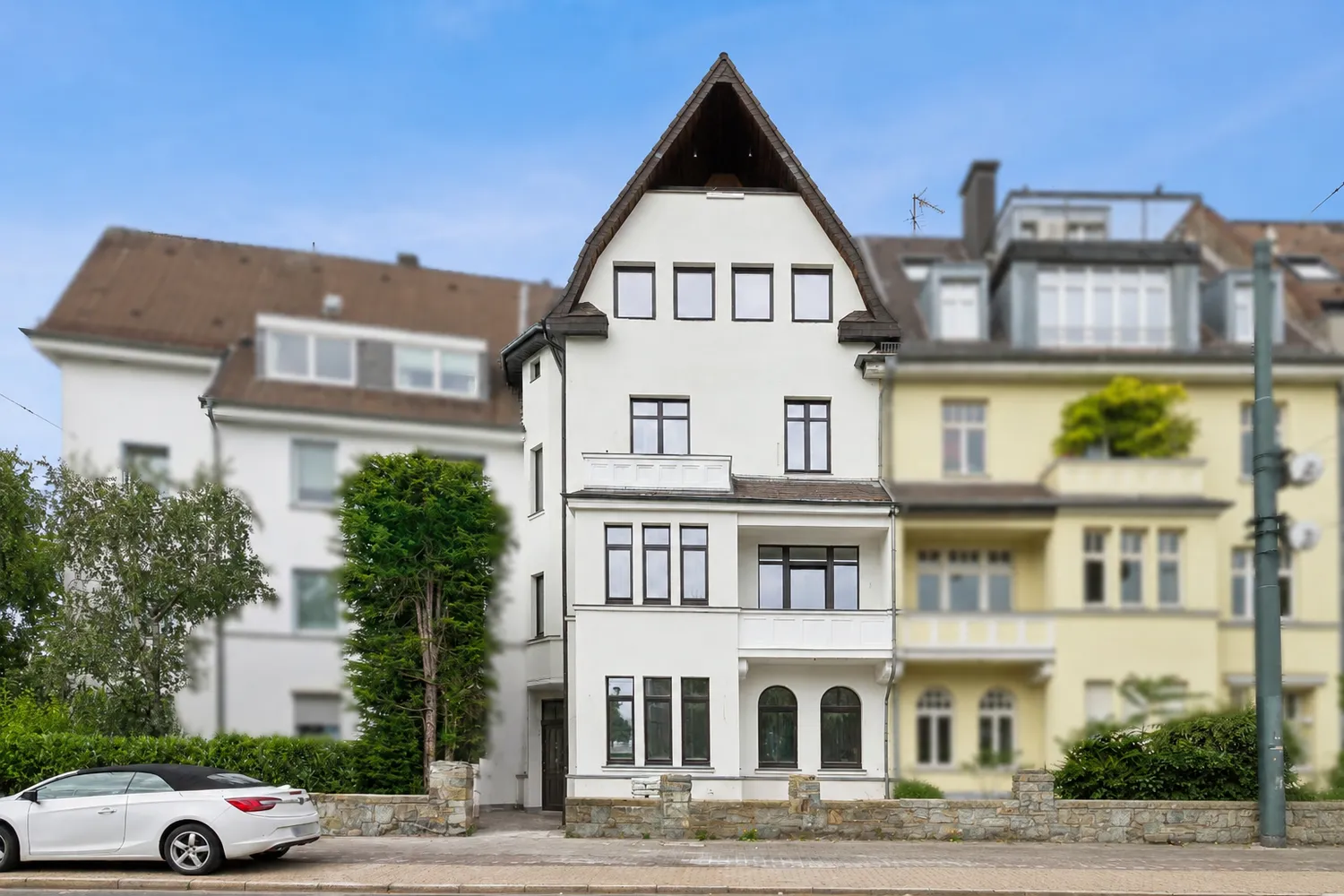 2 Zimmer Wohnung mit 104 m² in Düsseldorf – Bild 1