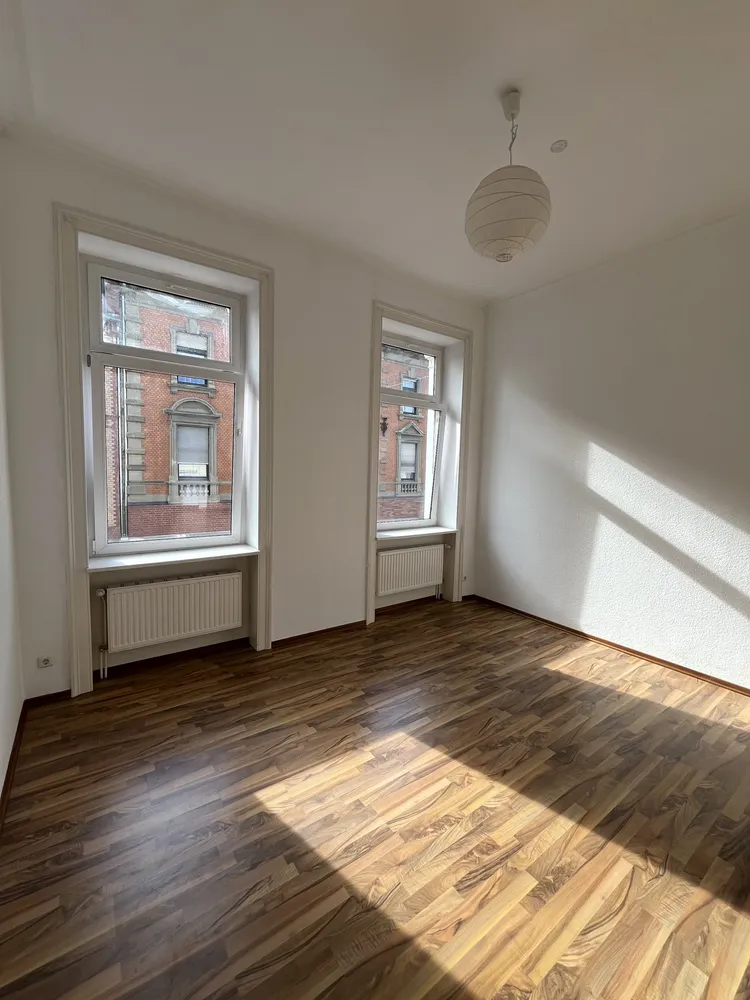 4 Zimmer Wohnung mit 96 m² in Wiesbaden – Bild 1