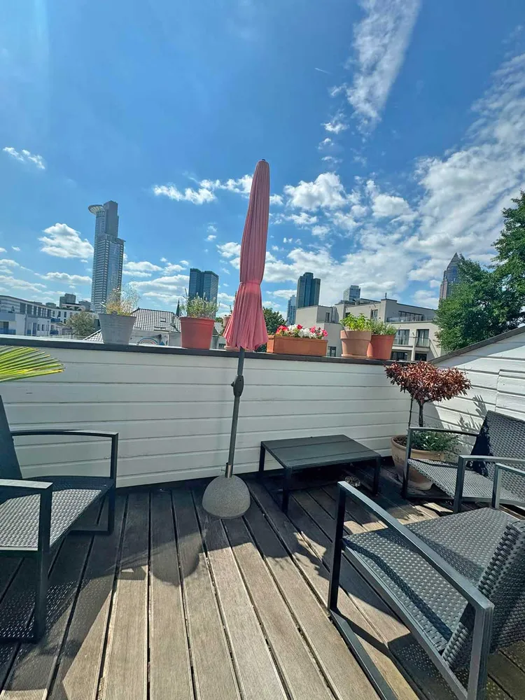 4 Zimmer Wohnung mit 110 m² in Frankfurt am Main – Bild 1