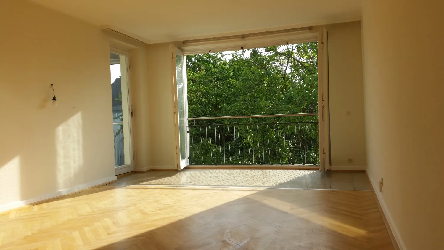 4 Zimmer Wohnung mit 122 m² in Düsseldorf – Bild 2
