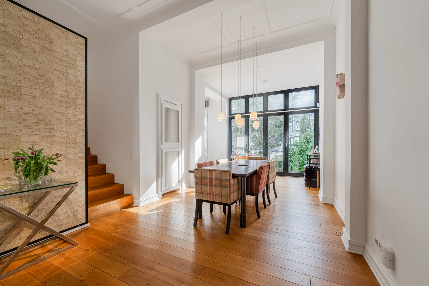 7 Zimmer Wohnung mit 210 m² in Düsseldorf – Bild 3