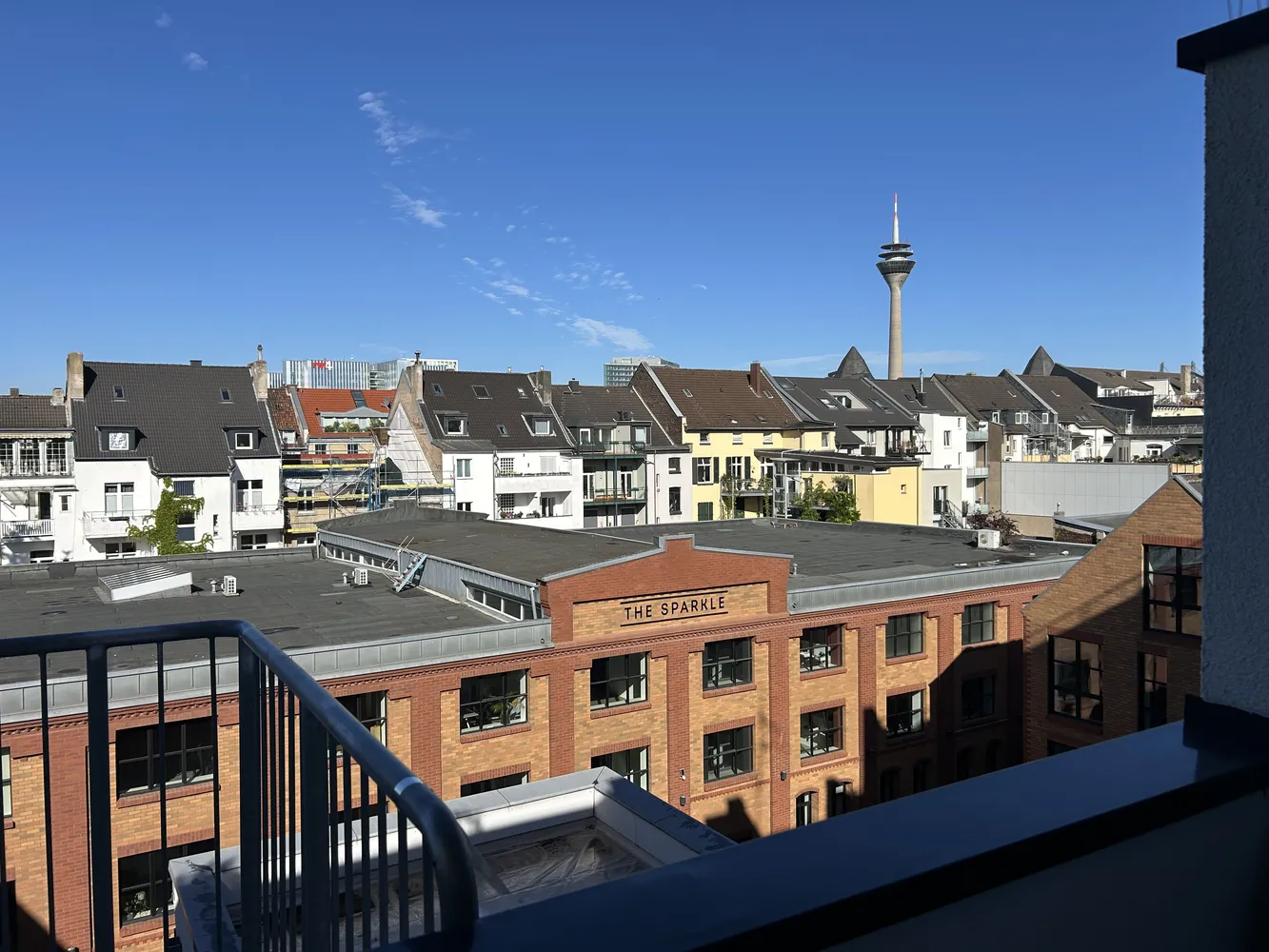 2 room apartment with 30 m² in Düsseldorf – Photo 1