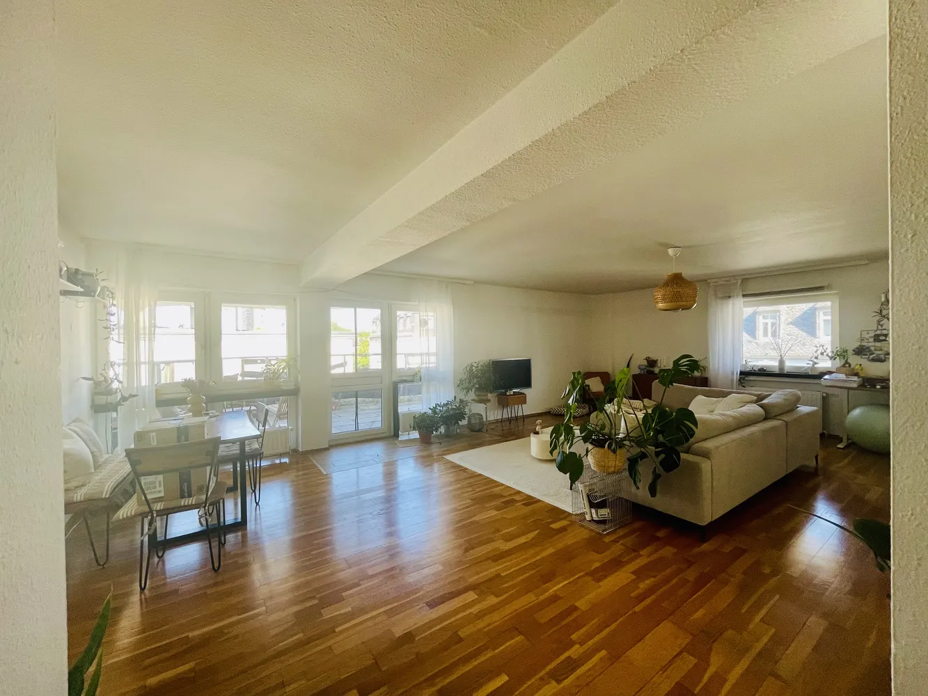 2 Zimmer Wohnung mit 100 m² in Frankfurt am Main – Bild 3