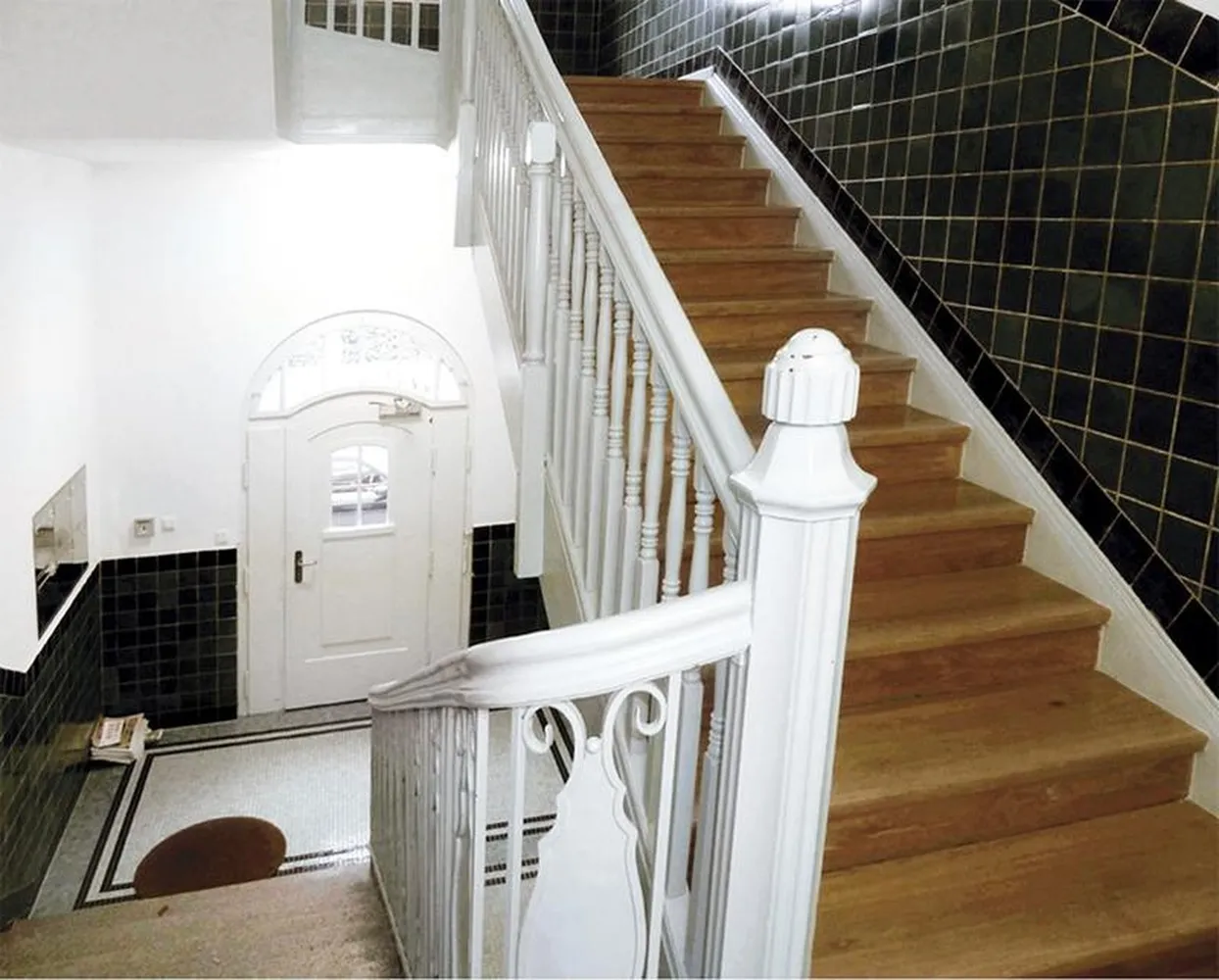 6 Zimmer Wohnung mit 236 m² in München – Bild 3