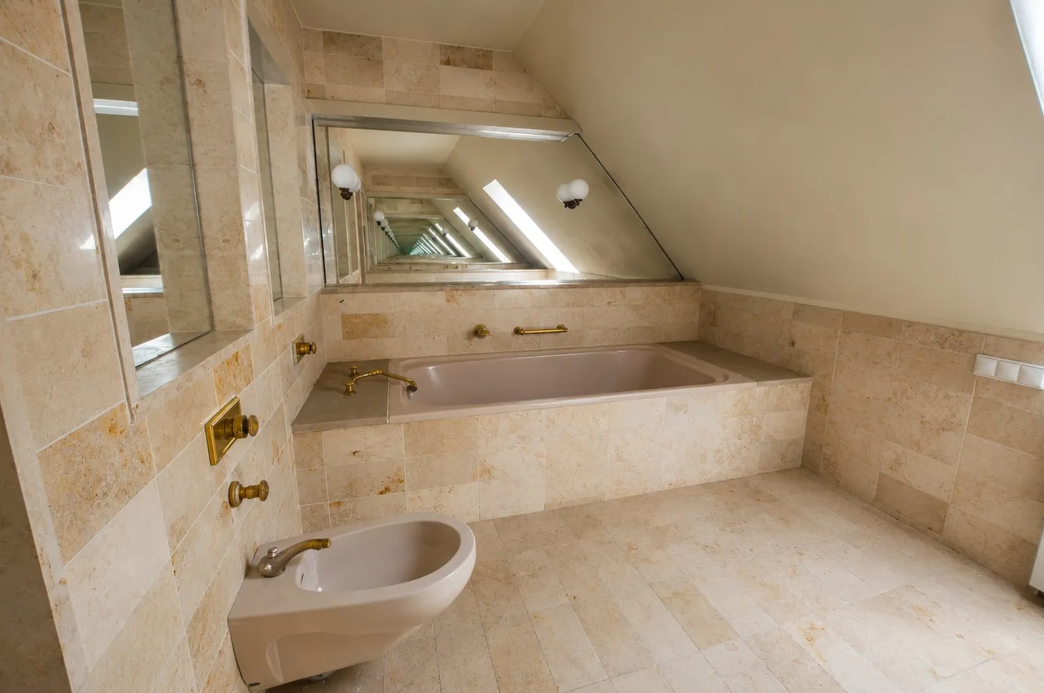 4 Zimmer Wohnung mit 205 m² in München – Bild 6