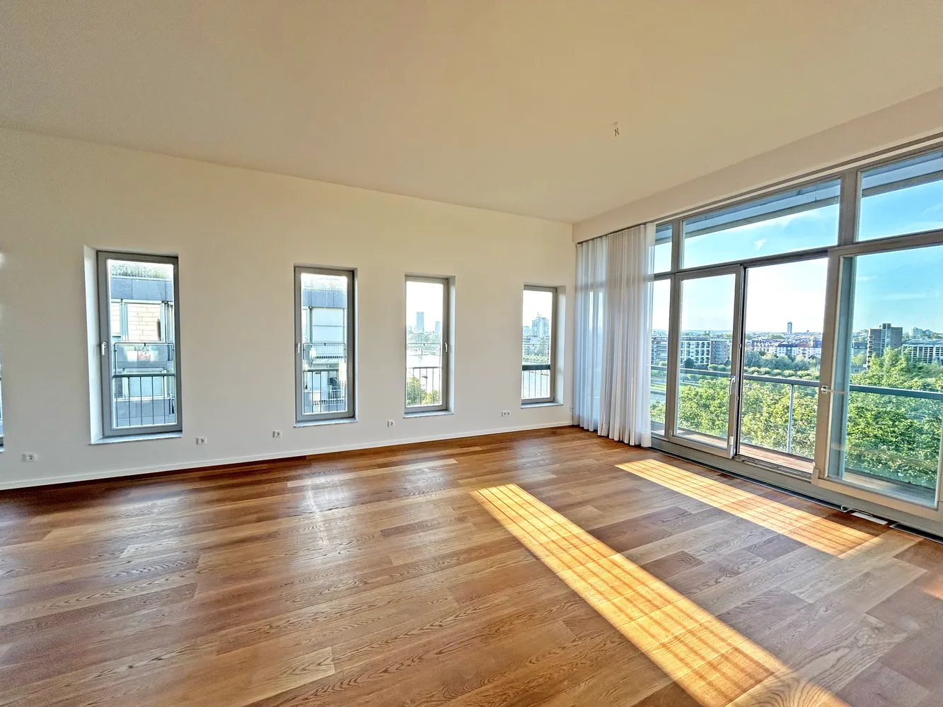 4 Zimmer Wohnung mit 251 m² in Frankfurt am Main – Bild 3