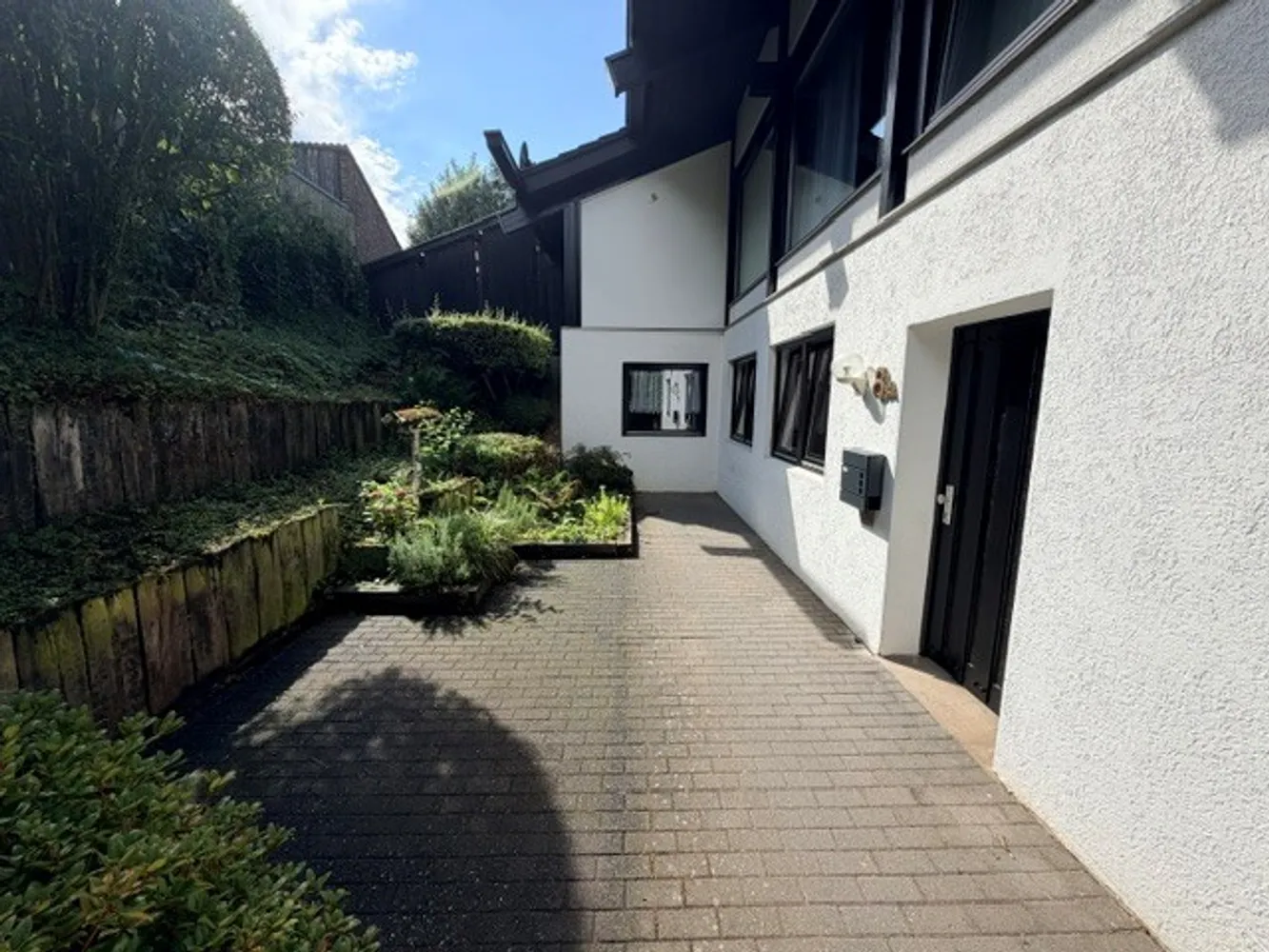2 Zimmer Wohnung mit 77 m² in Köln – Bild 1