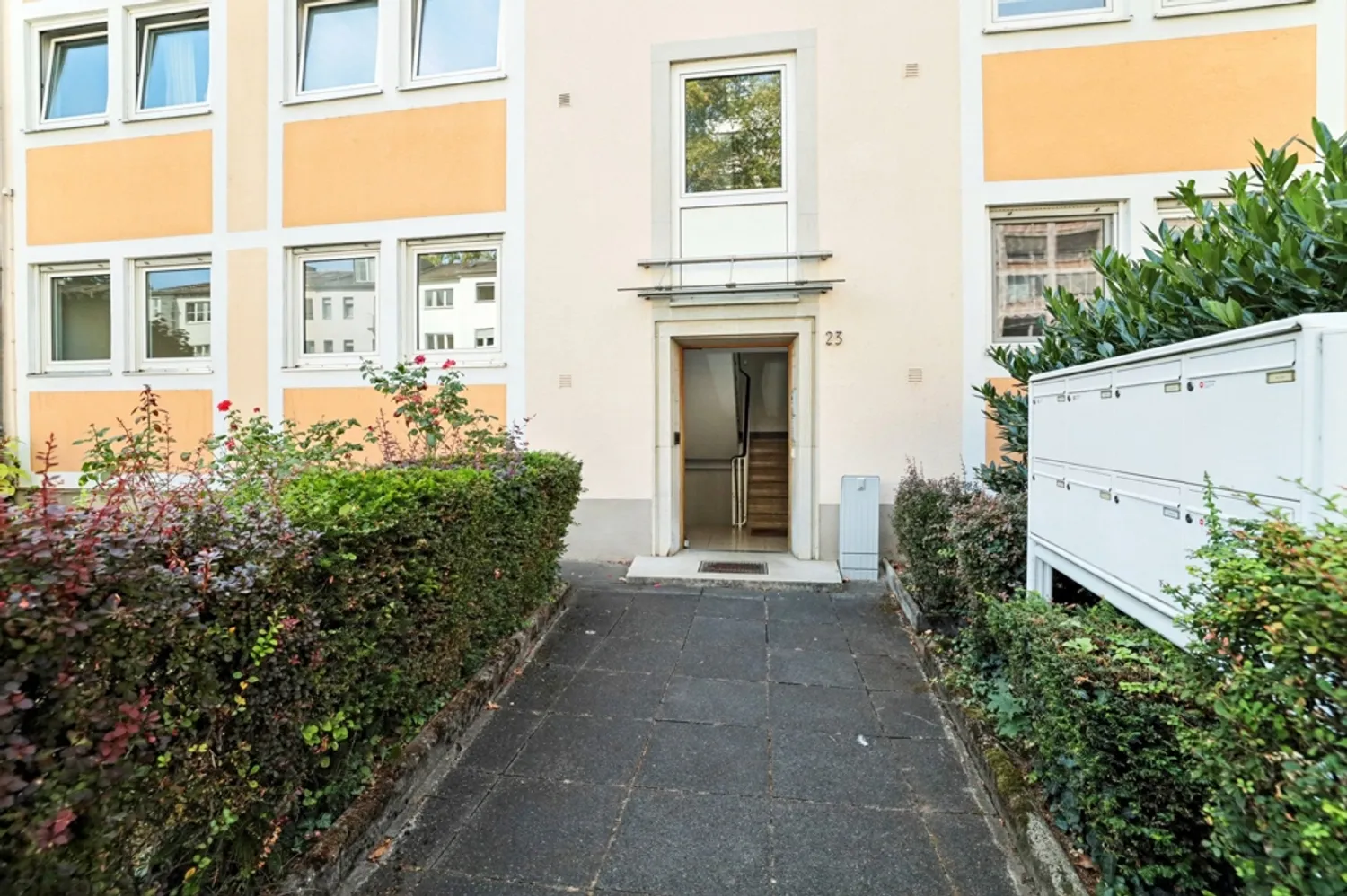 3 Zimmer Wohnung mit 80 m² in Frankfurt am Main – Bild 2