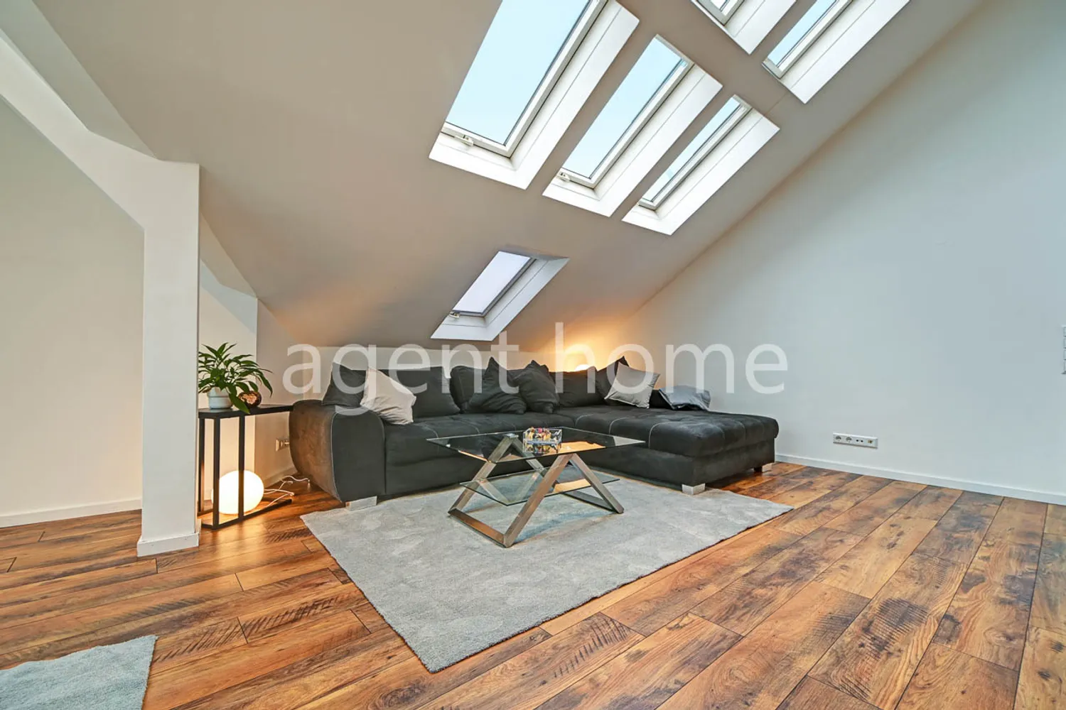 2 Zimmer Wohnung mit 85 m² in Stuttgart – Bild 2