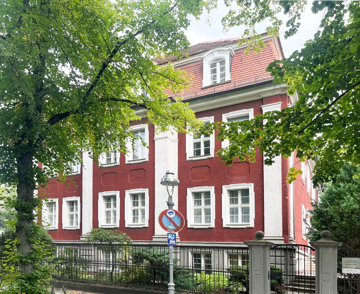6 Zimmer Wohnung mit 250 m² in Berlin – Bild 1