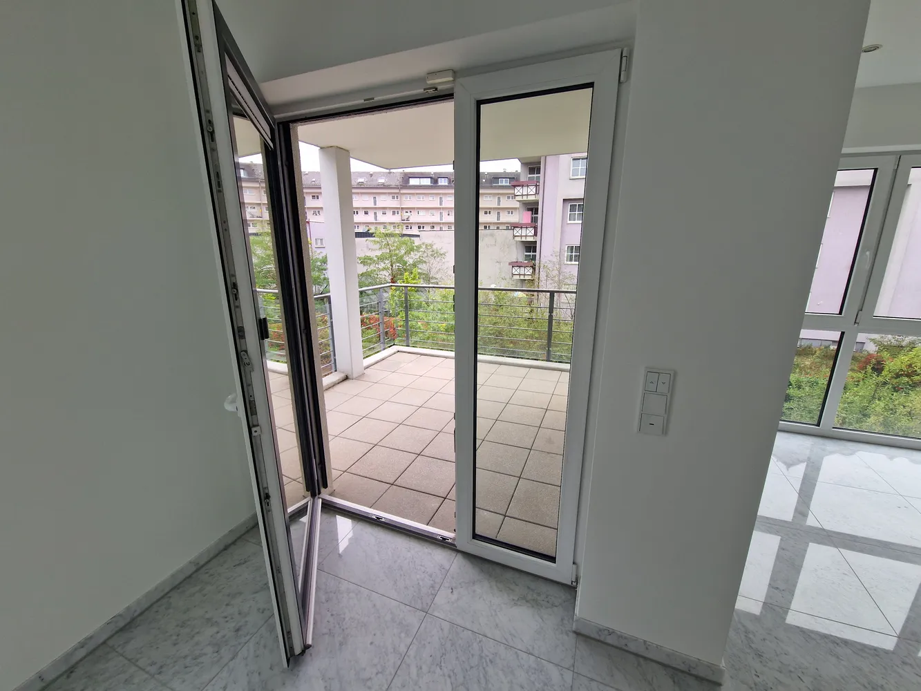 3 room apartment with 100 m² in Frankfurt am Main – Photo 3