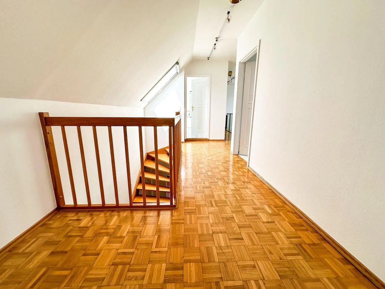 7 Zimmer Wohnung mit 250 m² in Berlin – Bild 6