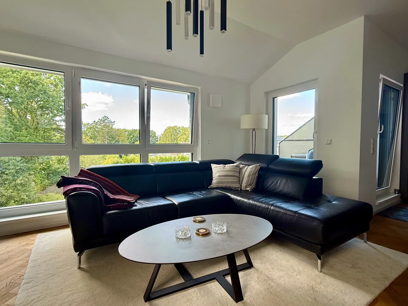 2 Zimmer Wohnung mit 64 m² in Hamburg – Bild 2