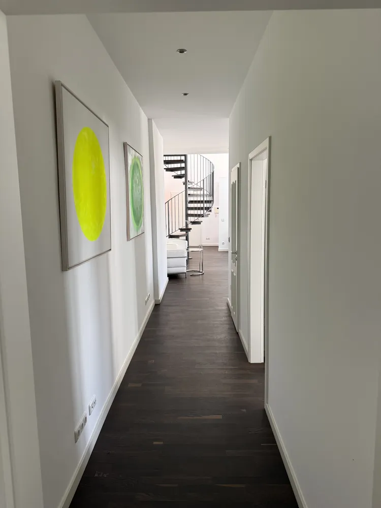 4 Zimmer Wohnung mit 160 m² in München – Bild 2